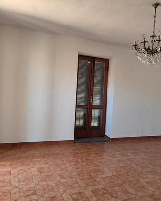 Casa con taverna giardino 2 bagni 3 box lavanderia