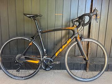 Bici da corsa Fuji Gran Fondo Classico carbonio 56