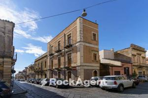 PALAZZETTO INDIPENDENTE CON TERRAZZA PANORAMICA