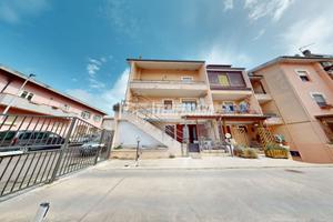 Villetta caposchiera su quattro livelli via Renzo