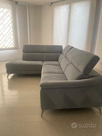 Divano ad angolo  Chateaux d aux  come nuovo