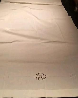 Antico Centrotavola Cotone Bianco Ricamato a Mano