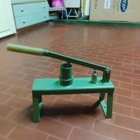 schiaccianoci per fare nocino