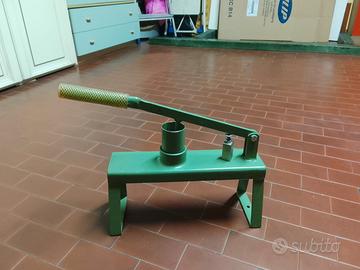 schiaccianoci per fare nocino