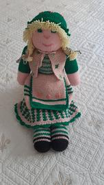 Bambola di lana fatta a mano