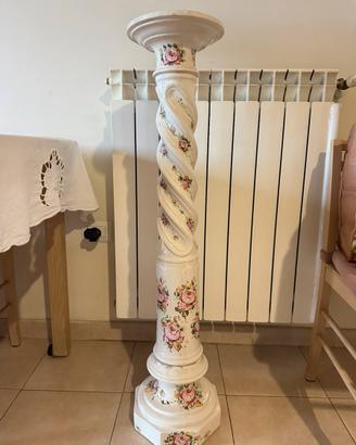 Colonna in gesso dipinta a mano