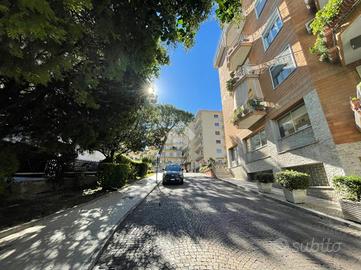 4 LOCALI A NAPOLI