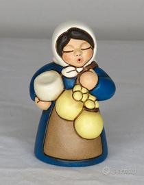 Thun - Donna con formaggio Presepe classico