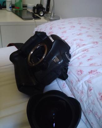 Canon eos 6D con battery grip e fish eye Samyang 8