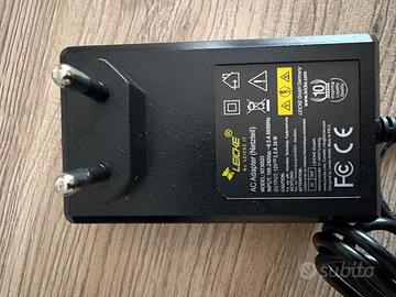 LEICKE Alimentatore 12V 2,5A 30W | Spina 5,5 x 2,5