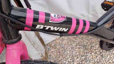 bicicletta con caschetto 