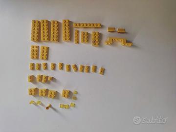 Pezzi Lego originali gialli. Anni Novanta.