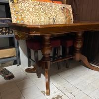 Tavolo in legno massiccio