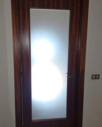 4 porte in legno e vetro