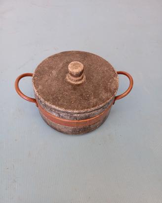 pentola in pietra ollare con coperchio 