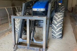 NEW HOLLAND TD95D ANNO ORE 314CON CARICAT.FRONT