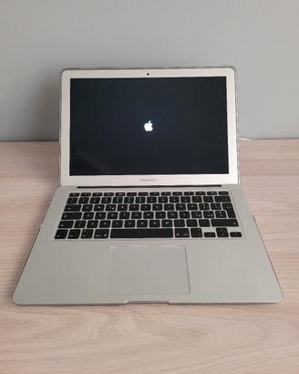 MacBook Air 13" 2017 con accessori