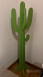 Appendiabiti in legno verde a forma di cactus