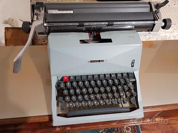 Macchina da scrivere OLIVETTI - vintage -