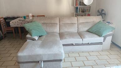 Divano letto con chaise longue e contenitore 