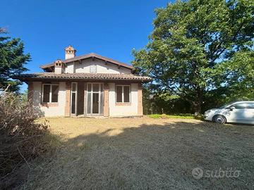 Casa indipendente di 140 m² con 3 locali e box aut