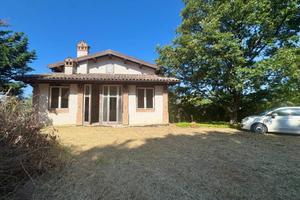 Casa indipendente di 140 m² con 3 locali e box aut