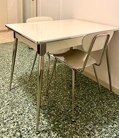 Tavolo artigianale in formica + 2 sedie coordinate
