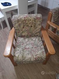 Poltrone in legno imbottite