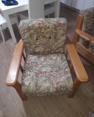 Poltrone in legno imbottite