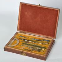 Antico set compassi ed accessori disegno
