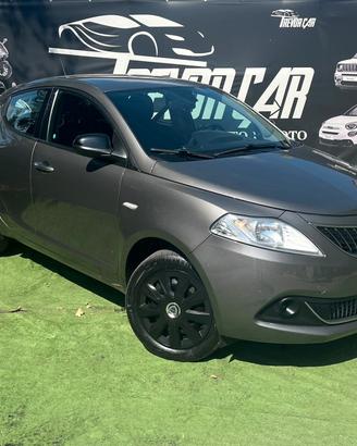 Lancia Ypsilon 1.0 FireFly 5 porte S&S Hybrid Albe