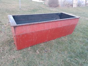 VASCA , CISTERNA IN FERRO PER UVE O ALTRI PRODOTTI