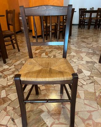 Sedie di legno seduta in paglia