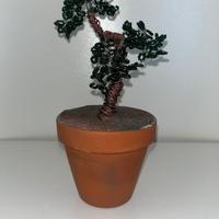 Albero artigianale in ferro su vaso.