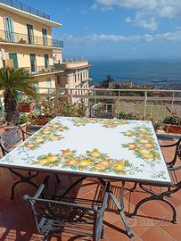 Tavolo misura 100x100 in pietra lavica Vietri