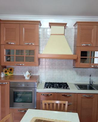 Si vende  cucina e camera da letto