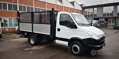 Iveco 70 con sponda idraulica