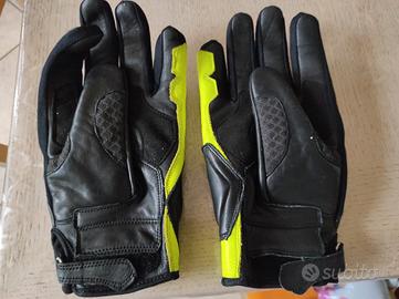 Guanti moto