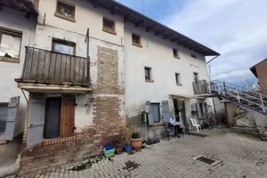 Immobile in asta di 197 m² con più di 5 locali a C