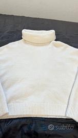 Maglione bianco a collo alto