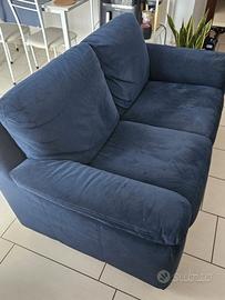 Divano due posti in Alcantara .