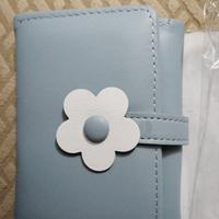 Portafoglio blu acciaio chiaro con fiore