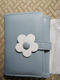 Portafoglio blu acciaio chiaro con fiore