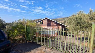 Terreno con rustico - Calatabiano