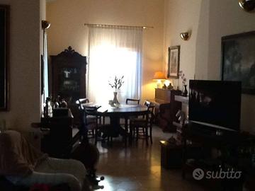 Villa di 400 m² con più di 5 locali e box auto a S