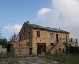 Casa Rurale da ristrutturare con ampio terreno