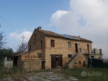 Casa Rurale da ristrutturare con ampio terreno