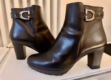 Stivaletti con il tacco Made in Italy