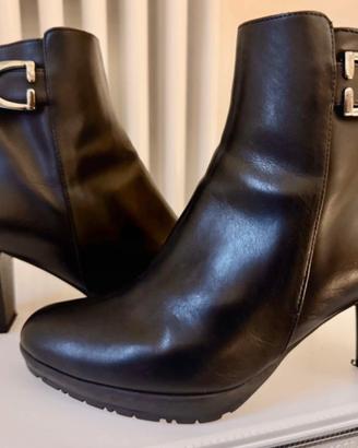 Stivaletti con il tacco Made in Italy