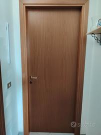 Porta interna con maniglia